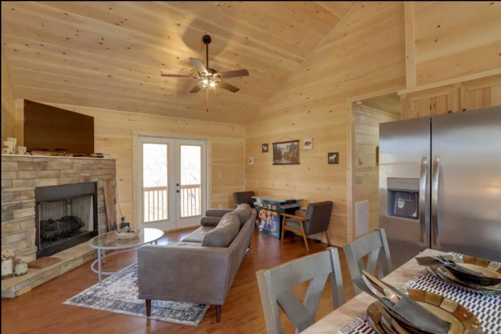 New Serene, Fun & Comfy Cabin- Covered Deck, Grill, Arcade Murphy Exterior foto
